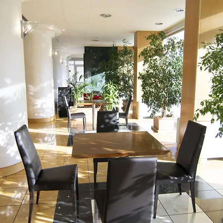 Cristal Κούνεο