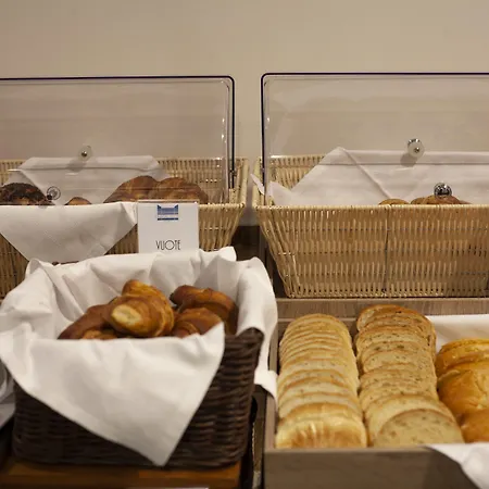 Cristal Ξενοδοχείο Κούνεο